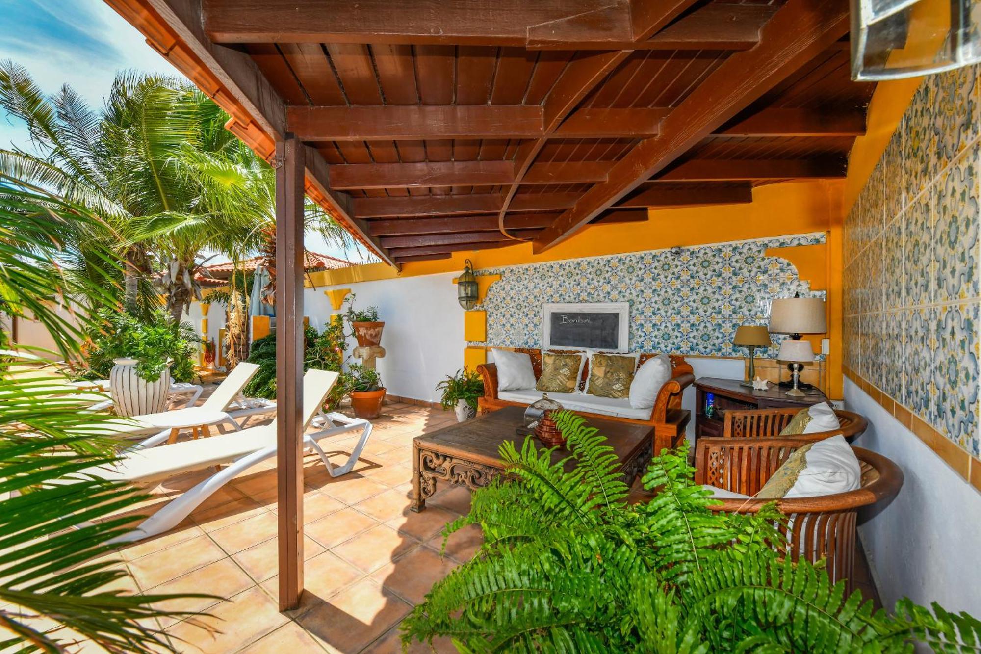 Brisas Studio Apartments (Adults Only) Palm Beach Ngoại thất bức ảnh