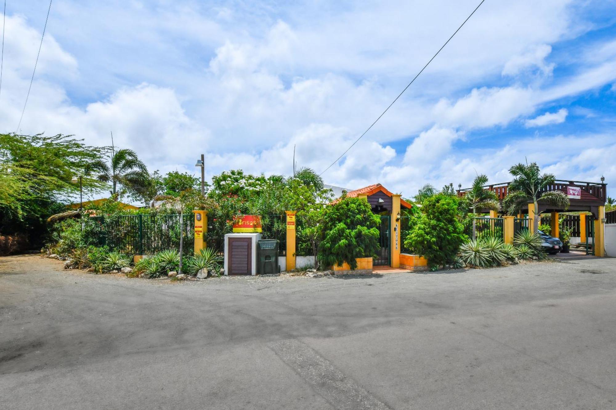 Brisas Studio Apartments (Adults Only) Palm Beach Ngoại thất bức ảnh