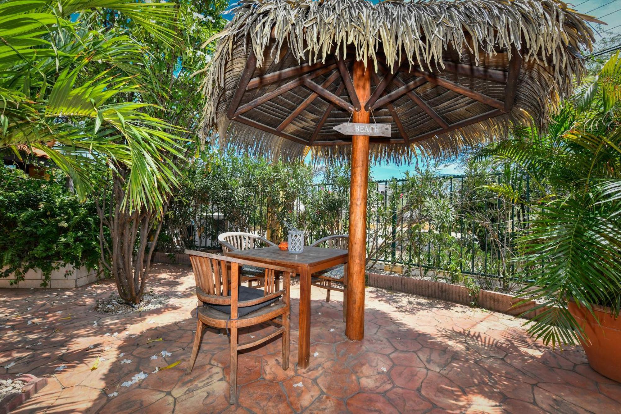 Brisas Studio Apartments (Adults Only) Palm Beach Ngoại thất bức ảnh