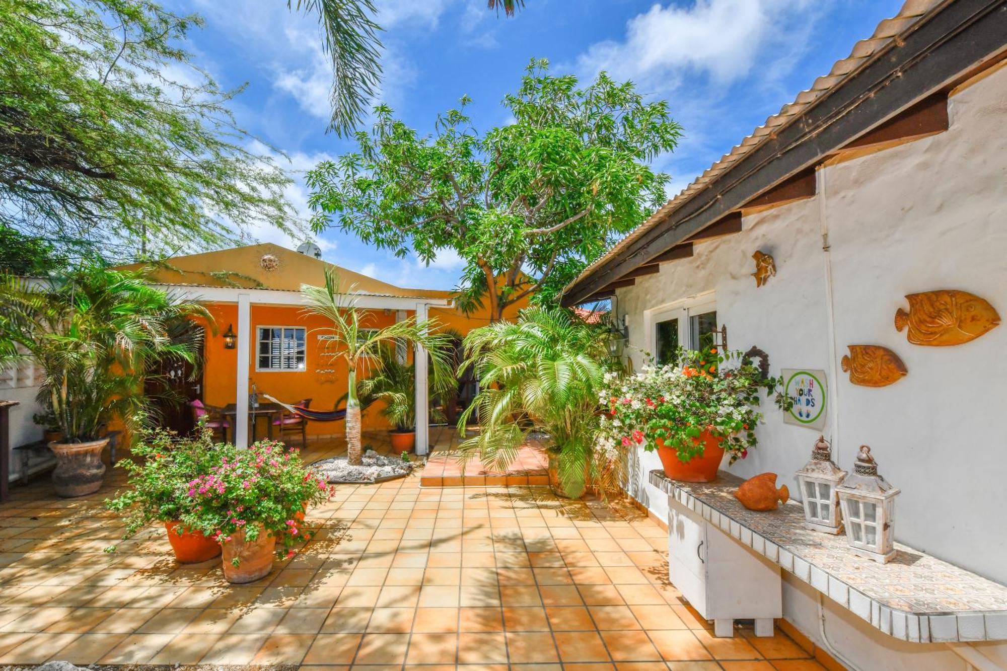 Brisas Studio Apartments (Adults Only) Palm Beach Ngoại thất bức ảnh